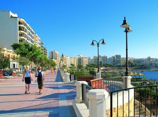 Chic 2Br Penthouse Steps From The Promenade Leilighet Sliema Eksteriør bilde